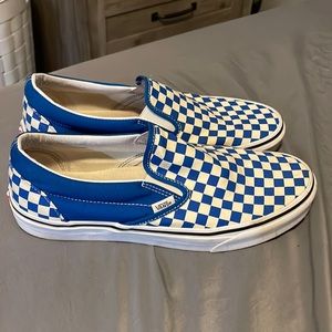 Men’s vans, size 10.5 in blue checkered.